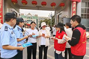 沈知渝：库里偶尔也能享受躺赢的感觉 得感谢克莱等一众队友